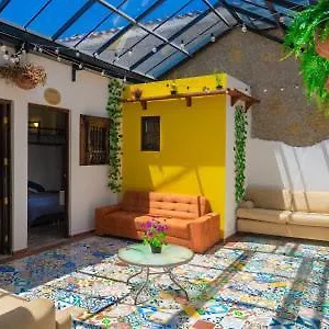 https://la-casa-de-las-plazas.hotels-bogota.net